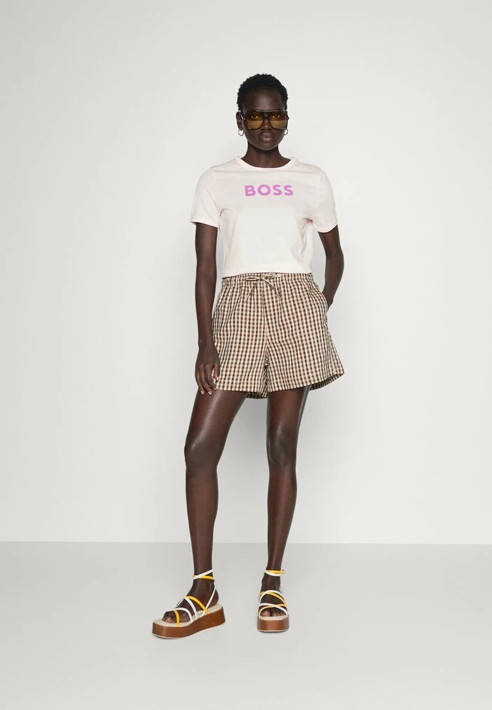 BOSS ELOGO - Print T-shirt - Light Pastel Pink 4 BOSS ELOGO - Print T-shirt - Light Pastel Pink - Image 2