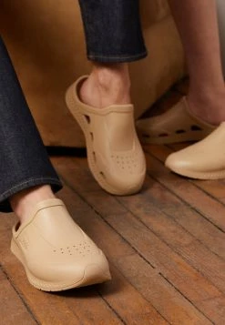 BOSS TITANIUM UNISEX - Mules - Open Beige