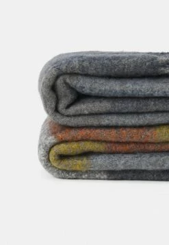 BOSS ACHECK UNISEX - Foulard - Silver -BOSS Sales Store 510d13c896f84aaf9139257ed194a44b