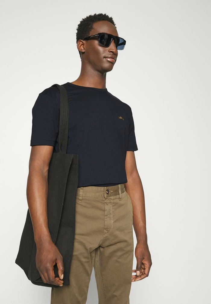 BOSS TEE CURVED - Basic T-shirt - Dark Blue 6 BOSS TEE CURVED - Basic T-shirt - Dark Blue - Image 4