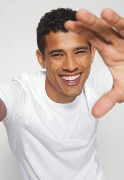 BOSS CLASSIC 3 PACK - Undershirt - Open Miscellaneous -BOSS Sales Store cfc1973d7fed49d5b5ba76960c9e1490